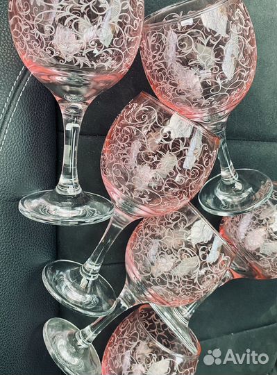 Бокалы розовое стекло