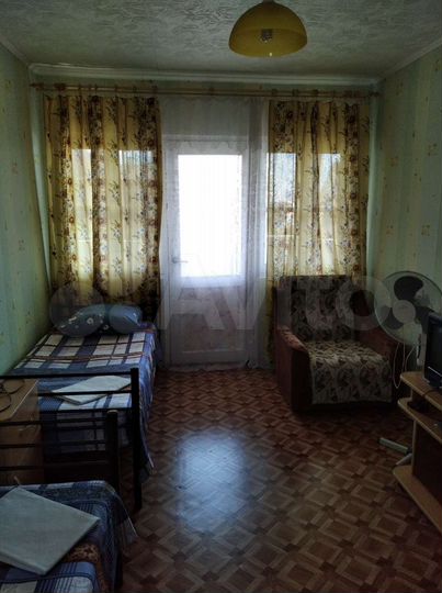 Комната 14 м² в 3-к., 2/2 эт.