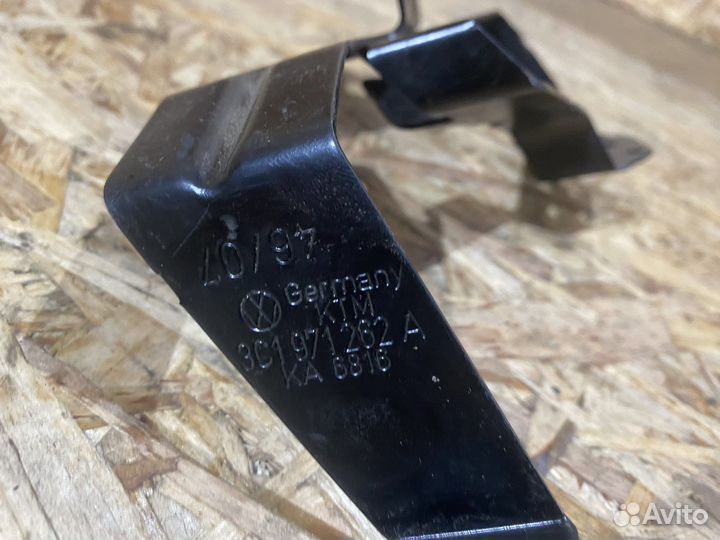 Кронштейн блока комфорта VW Passat B6 B7 CC 05-15