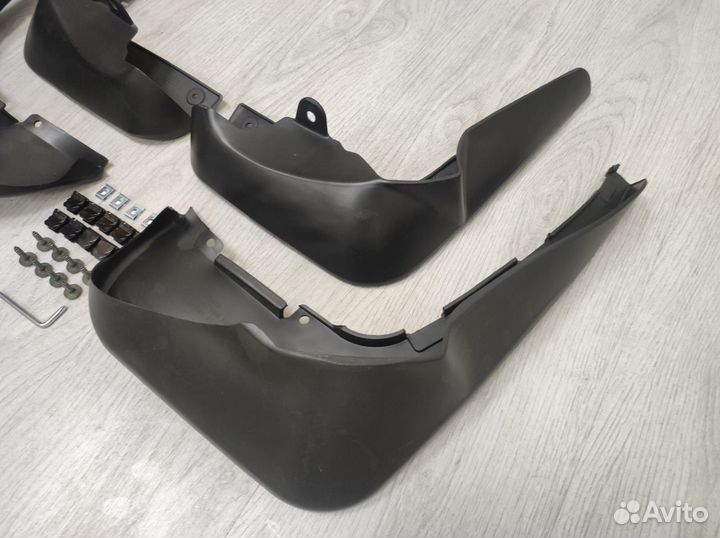 Брызговики Mercedes-Benz R-class 2006-2017