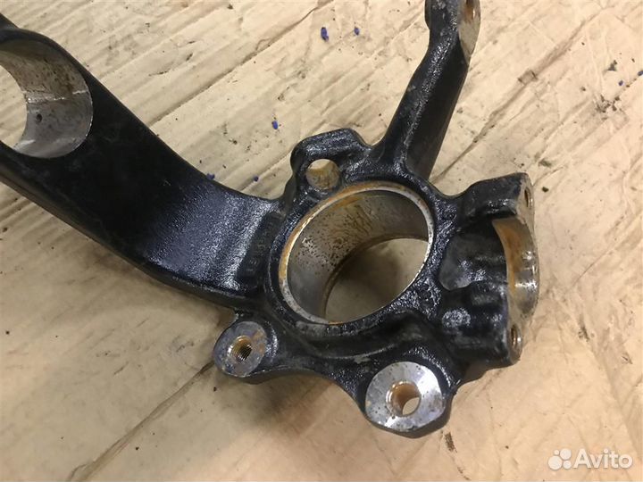 Кулак поворотный передний правый Volkswagen Shara