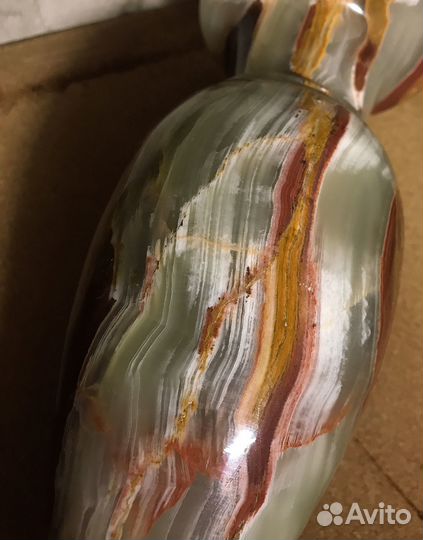 Ваза из оникса, высота 20 см