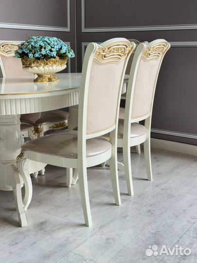 Стол и стулья