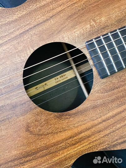 Акустическая гитара