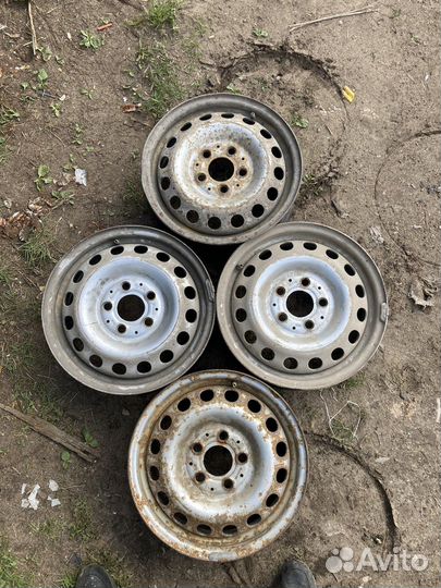 Штампованные диски R15 на Mercedes-Bens Vita 638