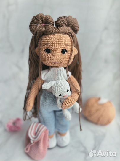 Вязаная кукла ручной работы