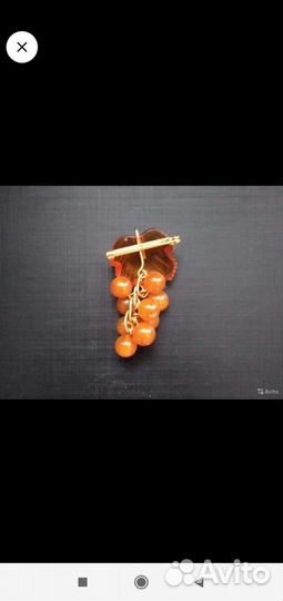 Брошь из янтаря