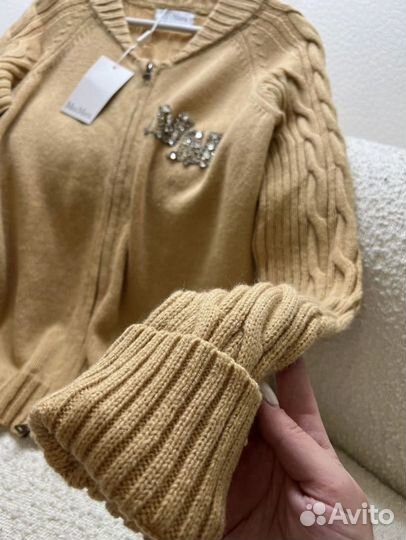 Брендовый свитер (единый размер 42-48)