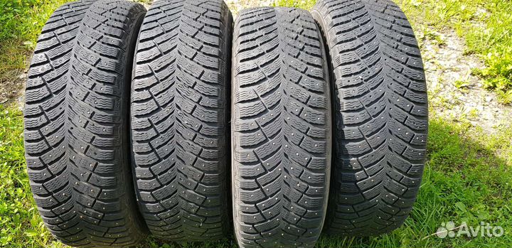 Michelin X-Ice North 4 215/60 R17