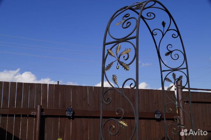 Арка садовая кованная с листьями дуба