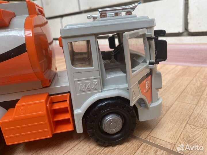 Инерционная машинка-бензовоз Max (Daesung,965-1)