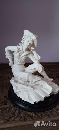 Фарфор Мальчик Пастушок. Италия. Бисквит