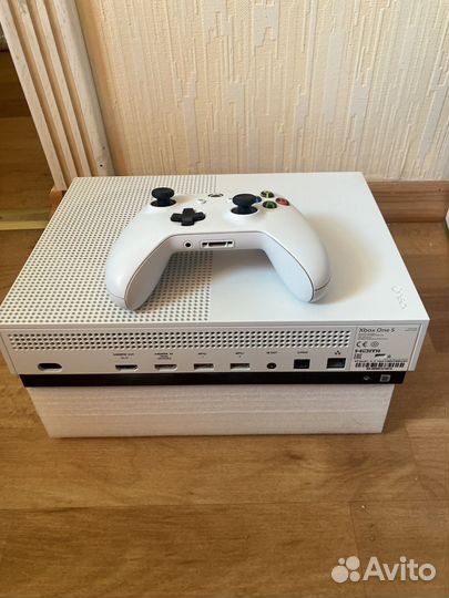 Xbox one s 500gb + геймпад