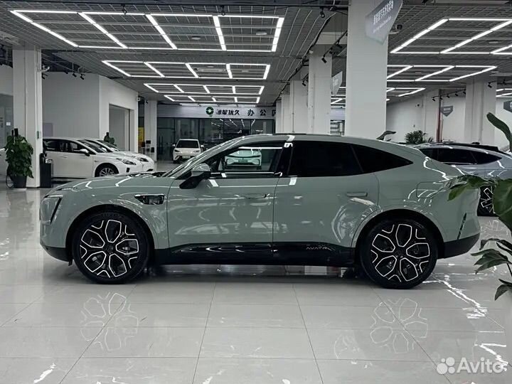 Avatr 11 313 л.с. AT, 2023, 9 700 км