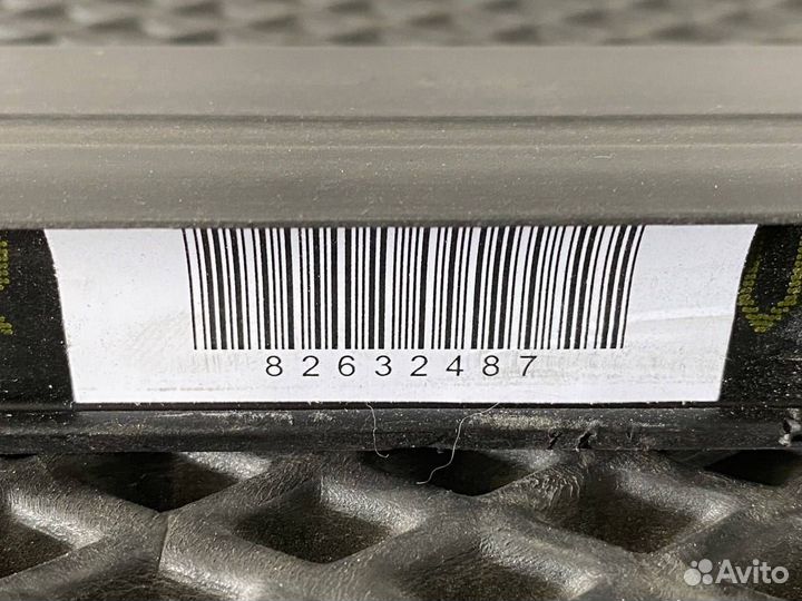 Резинка спойлера Volvo FH4 82632487