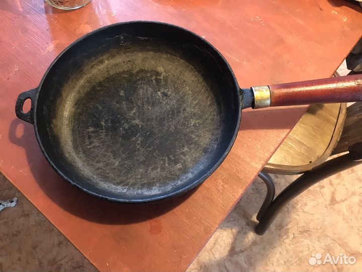 Чугунная сковорода