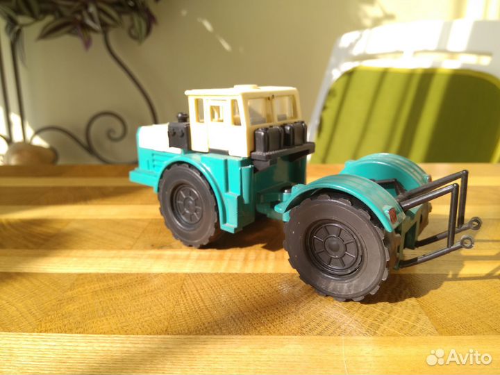 Модель трактора Кировец, 1/43, СССР Металл
