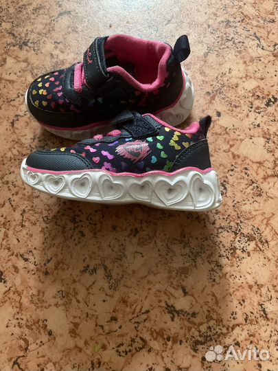 Кроссовки детские легкие