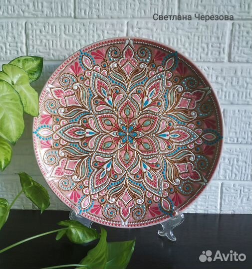 Декоративная тарелка с ручной росписью