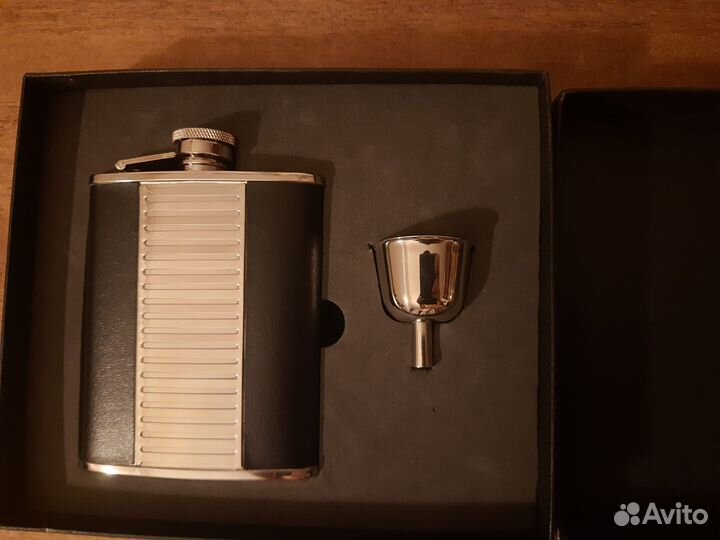 Новая фляжка с воронкой в подарочной упаковке,торг