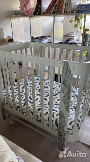 Детская кроватка happy baby с маятником
