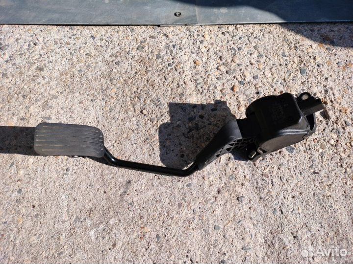 Педаль газа Peugeot Partner минивен 1.4 KFW 2011