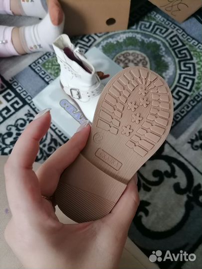 Ботинки демисезонные для девочки 22 размер