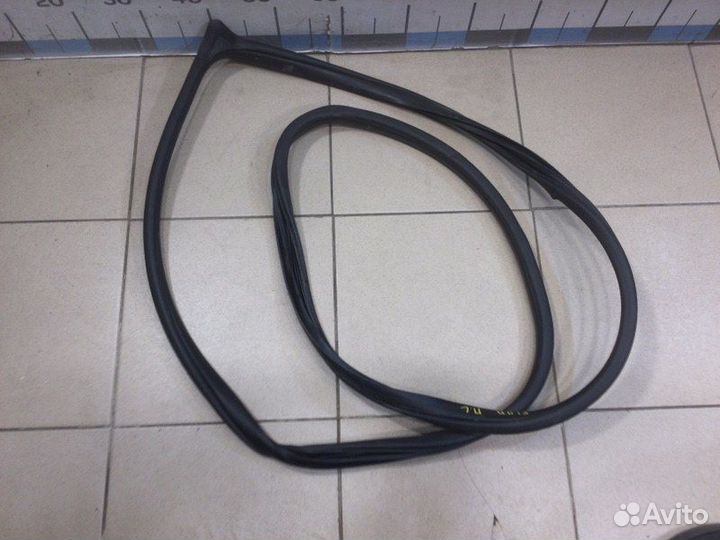 Уплотнитель двери передней передний левый Hyundai