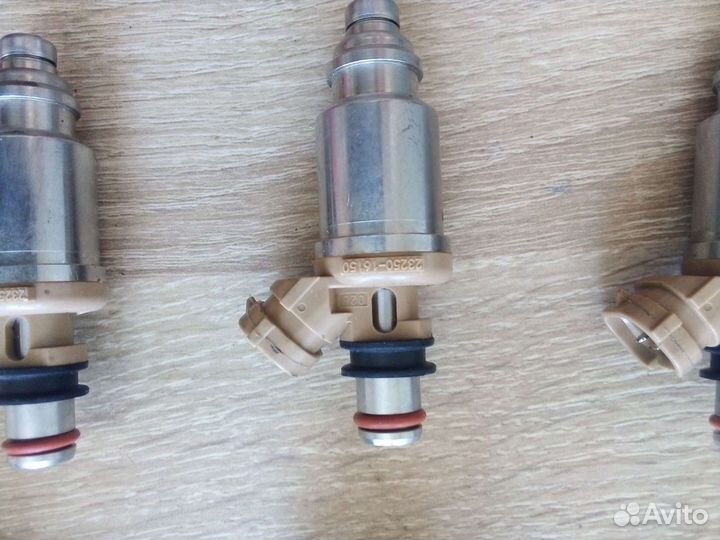 Продам новые топливные форсунки Tayota levin 110