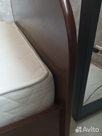 Кровать с матрасом бу 140х200