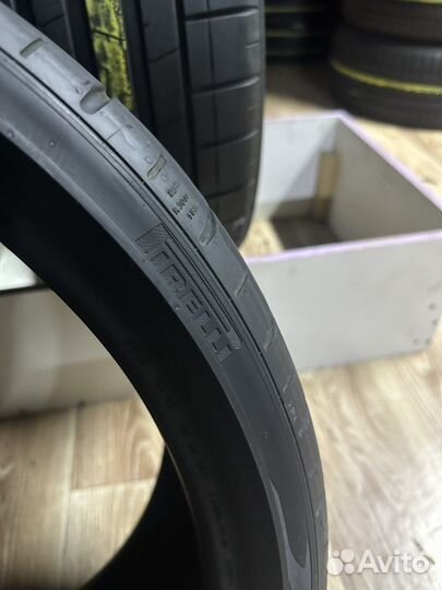 Pirelli P Zero 235/35 R20 и 255/30 R20 92Y