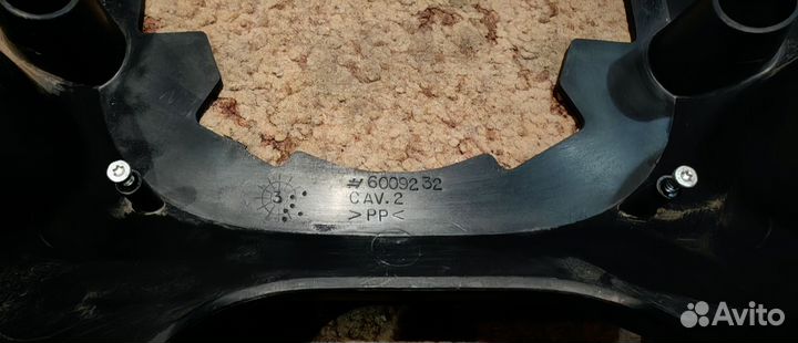 Кожух подрулевой Chrysler Pacifica