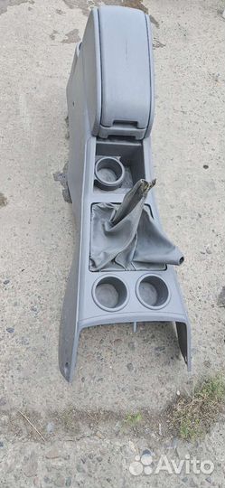 Средняя консоль салона