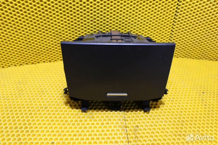 Бардачок центральной консоли Nissan Primera P12E