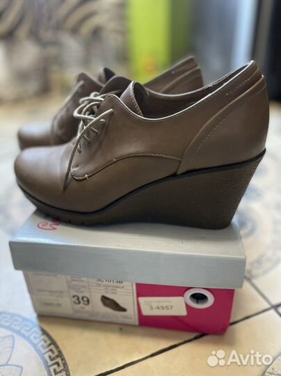 Ботильоны женские на танкетке