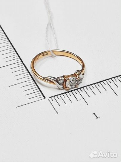 Кольцо с природным камнем Золото