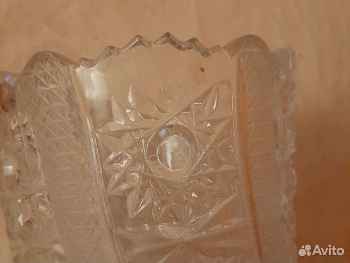 Хрустальная ваза