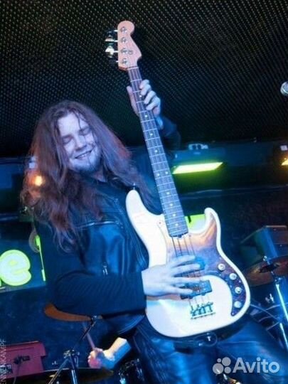 Сессионный бас-гитарист