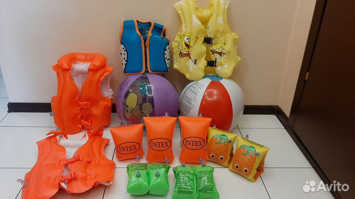 Надувной круг матрас жилет нарукавники тапочки