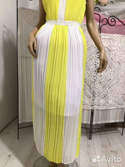Платье шифон-плиссе новое на выпускной M
