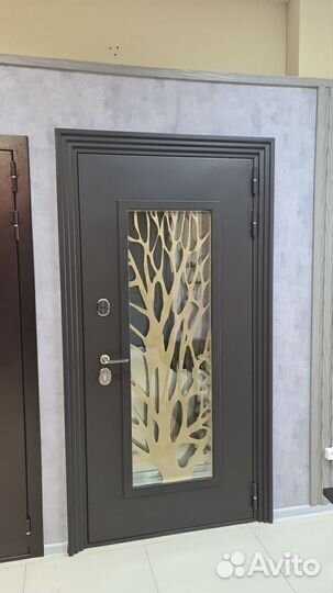 Дверь входная с ковкой