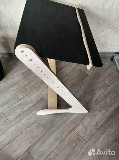 Стол-парта и стул