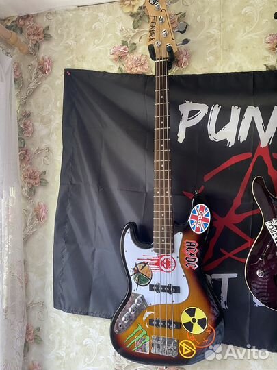 Леворукая Бас-гитара