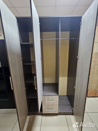 Шкаф 3-х створчатый