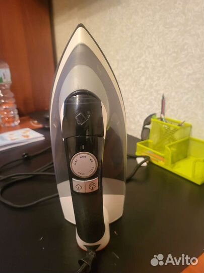 Утюг Bork 2400 без пара