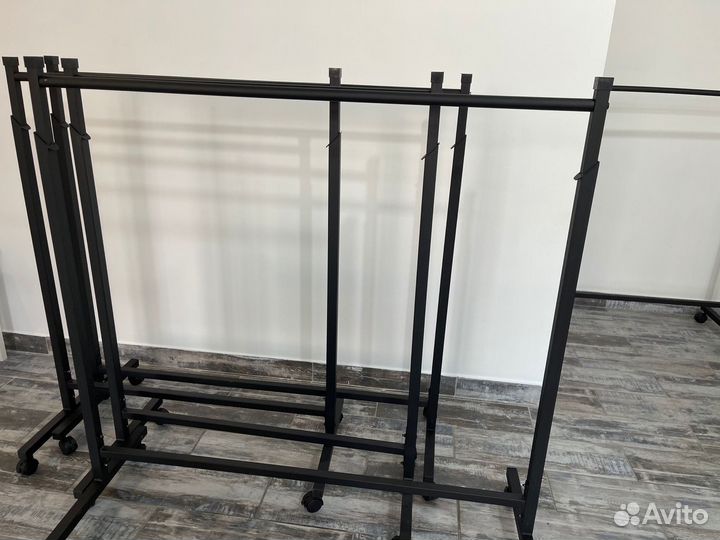 Вешало напольное