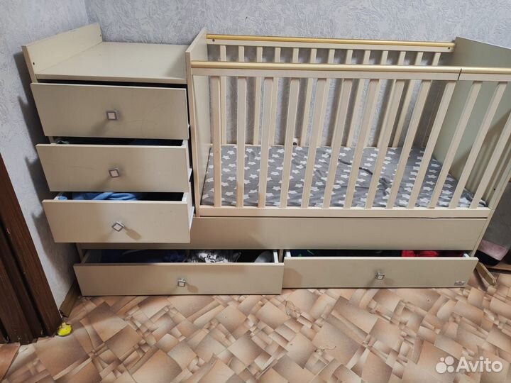 Детская кроватка с комодом