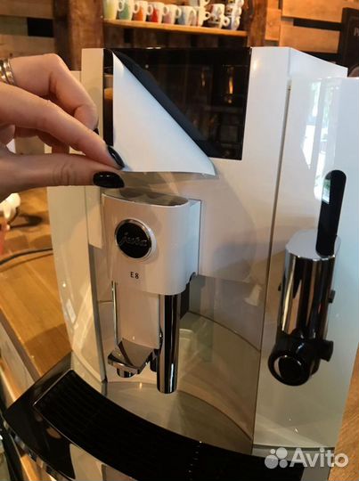 Автоматическая кофемашина Jura E8 (EB) Piano White