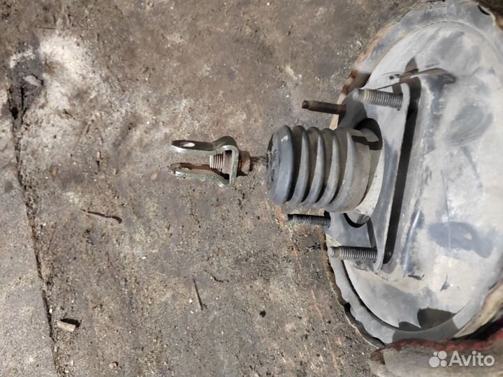 Вакуумный усилитель с гтц Toyota Carina E