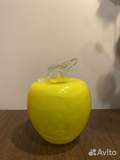 Цветное стекло, яблоко